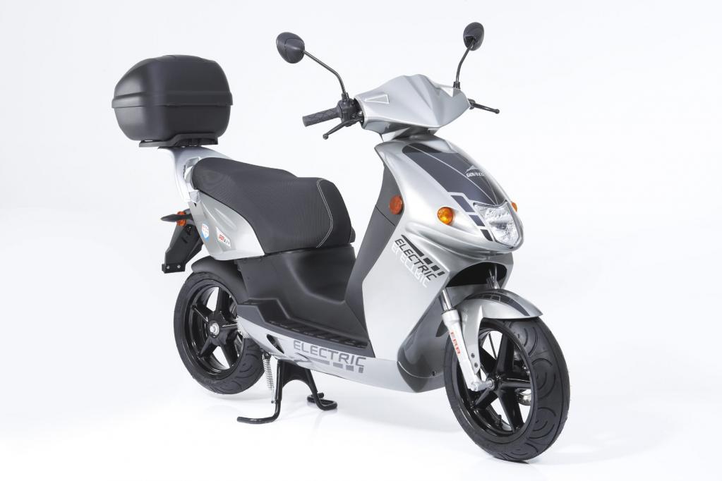 Neue Govecs-Elektroroller mit Lithium-Polymer-Akkus 