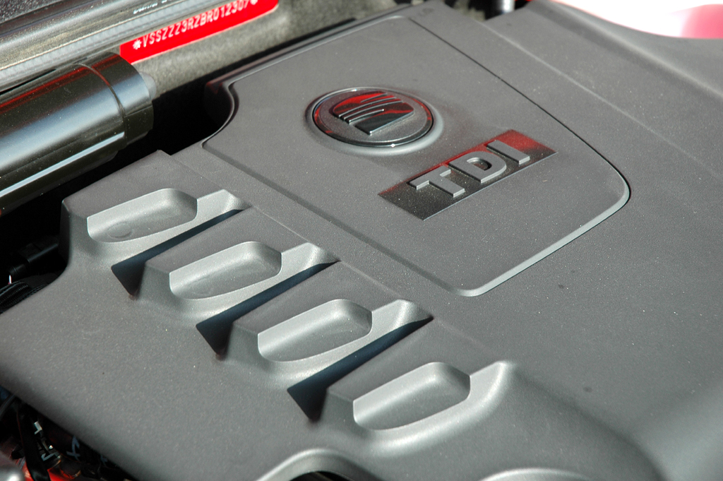 Seat Exeo Multitronic: Blick unter die Motorhaube des Vierzylinders. 