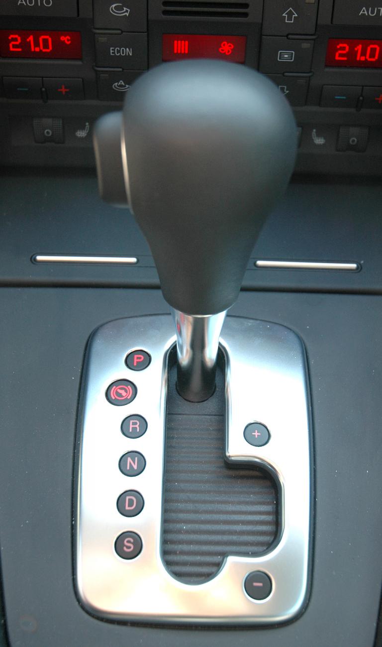 Seat Exeo Multitronic: Und das ist der Wählhebel für das stufenlose Getriebe. 