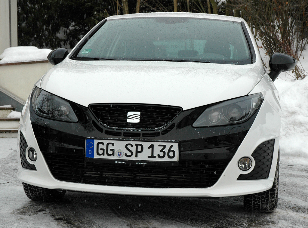 Seat Ibiza: Blick auf die Front mit der schwarzen Bocanegra-Schnauze. 