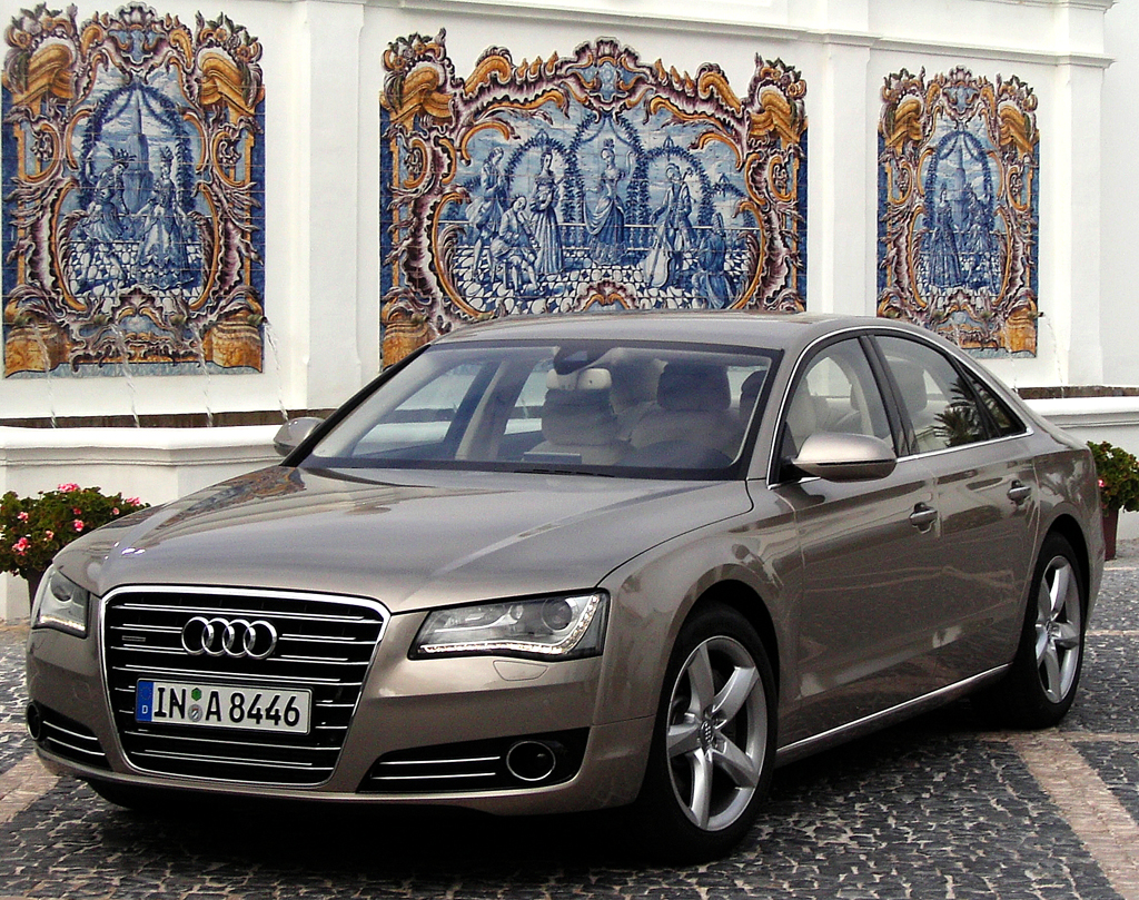 Selbst bei der großen Luxuslimousine A8 sind zumindest laut Datenblatt mittlerweile Mixverbräuche mit einer Sechs vor dem Komma möglich.