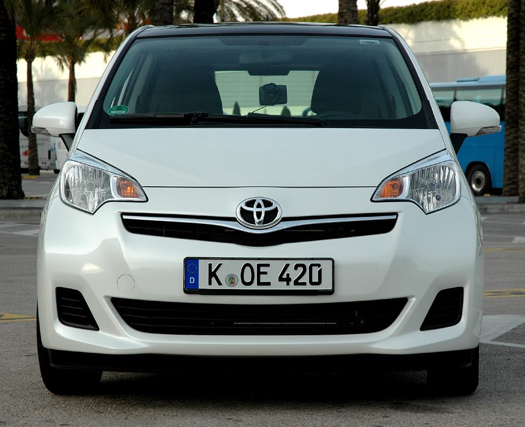 Toyota Verso-S: Blick auf die Frontpartie des Fünfsitzers. 
