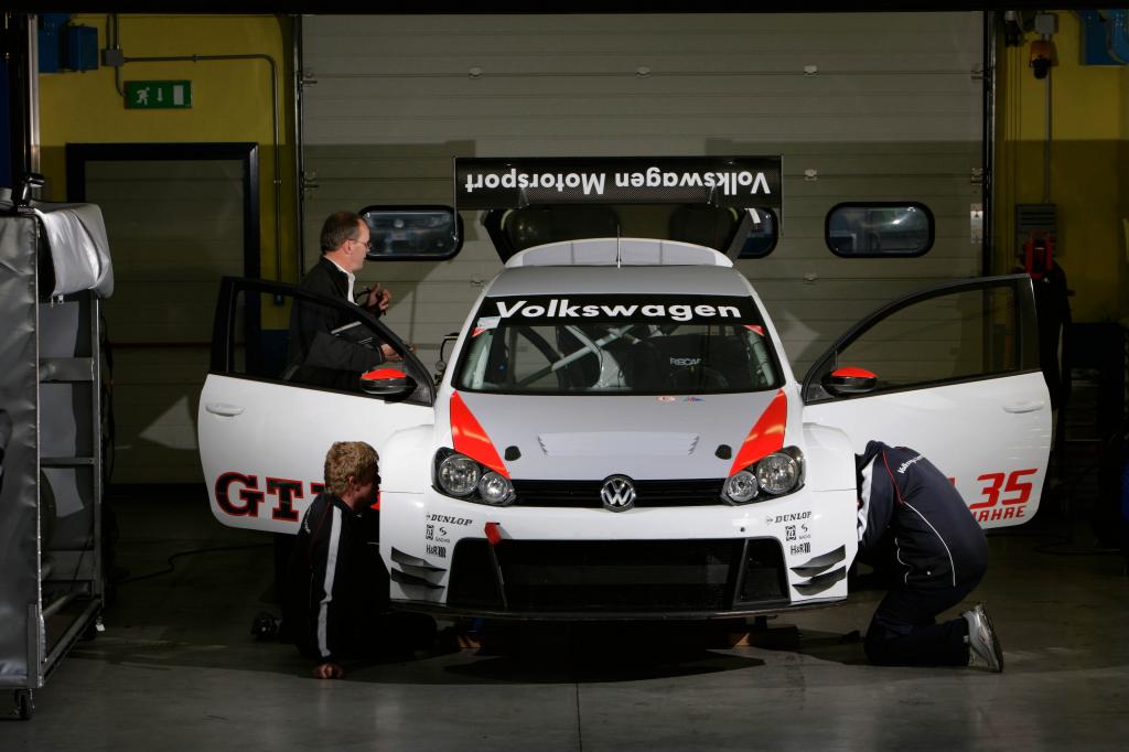 Volkswagen Golf24.