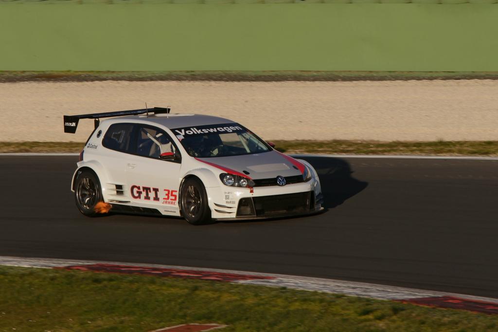 Volkswagen Golf24.