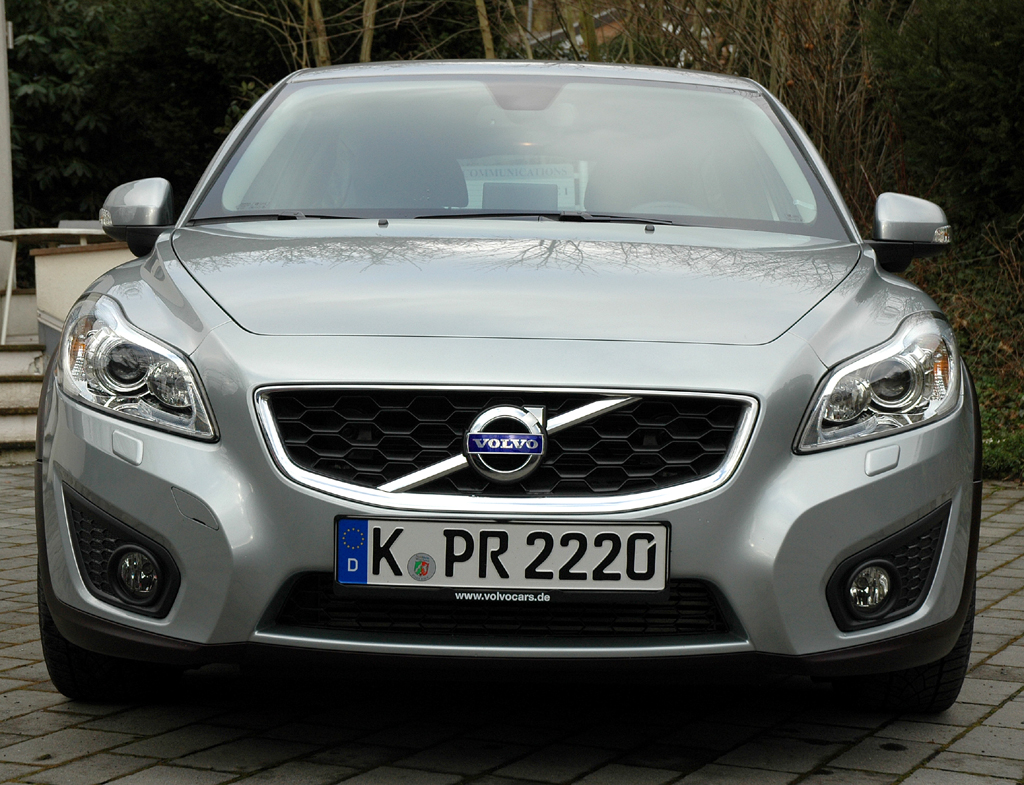 Volvo C30 Diesel: Blick auf die Front des als Coupé geführten Modells. 