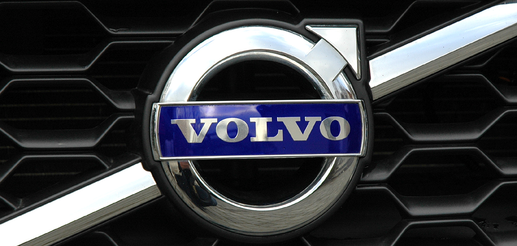 Volvo C30 Diesel: Das Markenemblem sitzt im Kühlergrill. 
