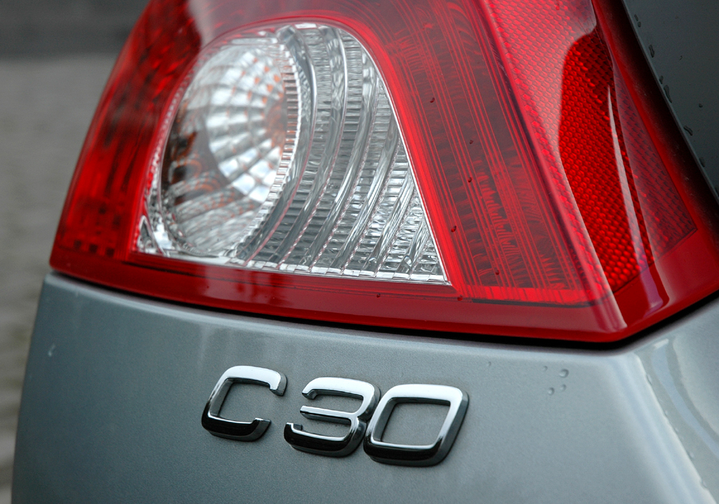 Volvo C30 Diesel: Leuchteinheit hinten mit Modellschriftzug. 