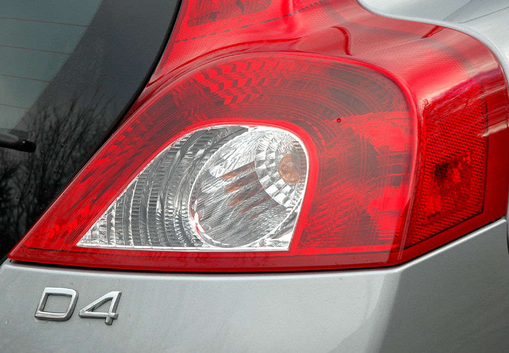 Volvo C30 Diesel: Leuchteinheit hinten mit Motorisierungsschriftzug. 