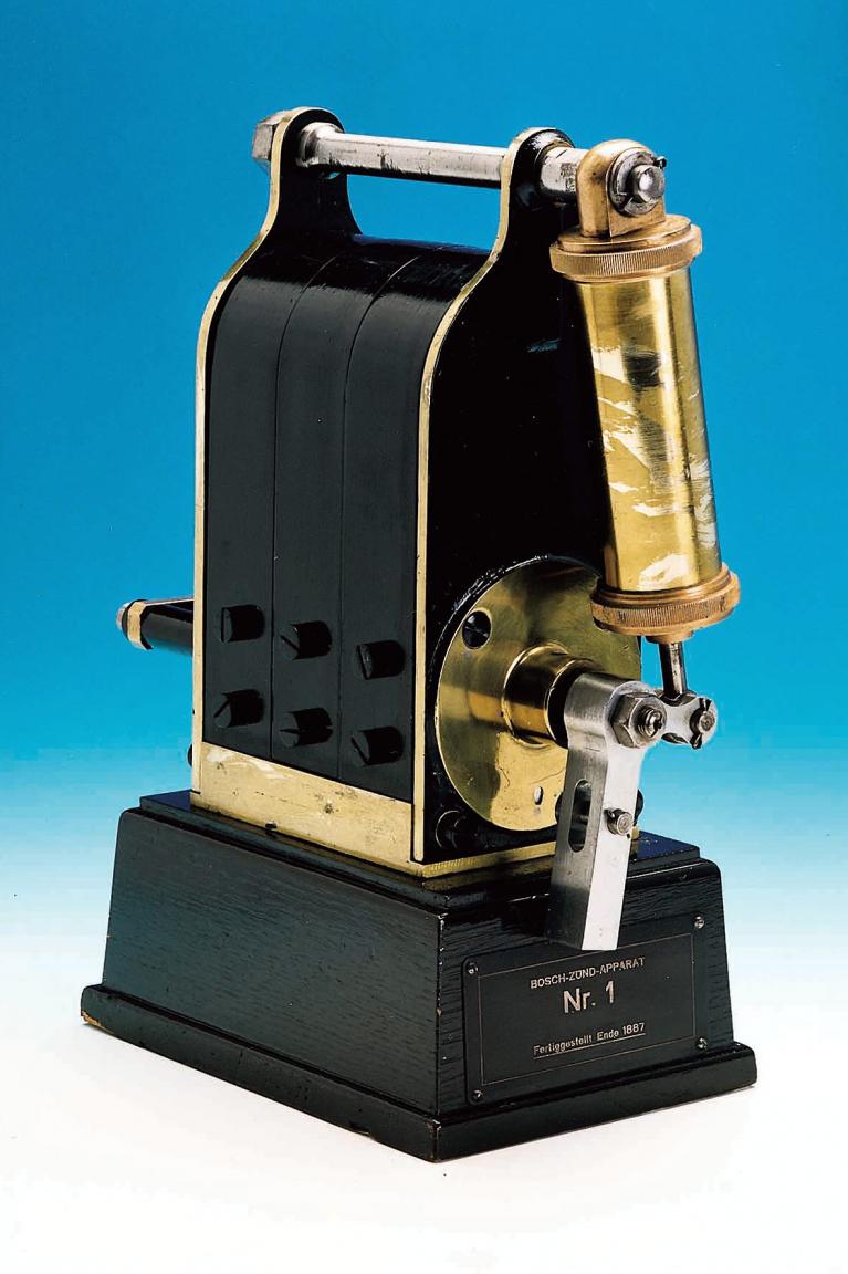 Vorläufer des Zündmechanismus im Automobil waren Niederspannungsmagnetzünder für unbewegliche Gasmotoren. Diesen hier baute Bosch 1887 im Auftrag eines Maschinenbauers. 