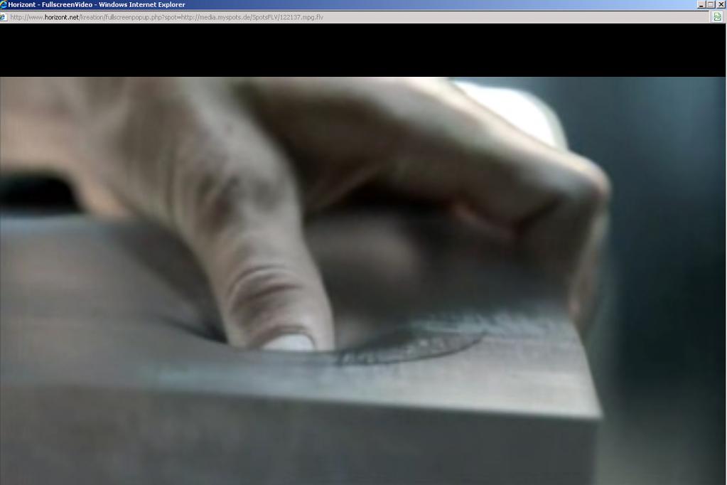 Wenn es im wahren Leben nur so einfach wäre: Im neuen Audi-Werbespot formt ein Mann Metall mit bloßen Händen. 