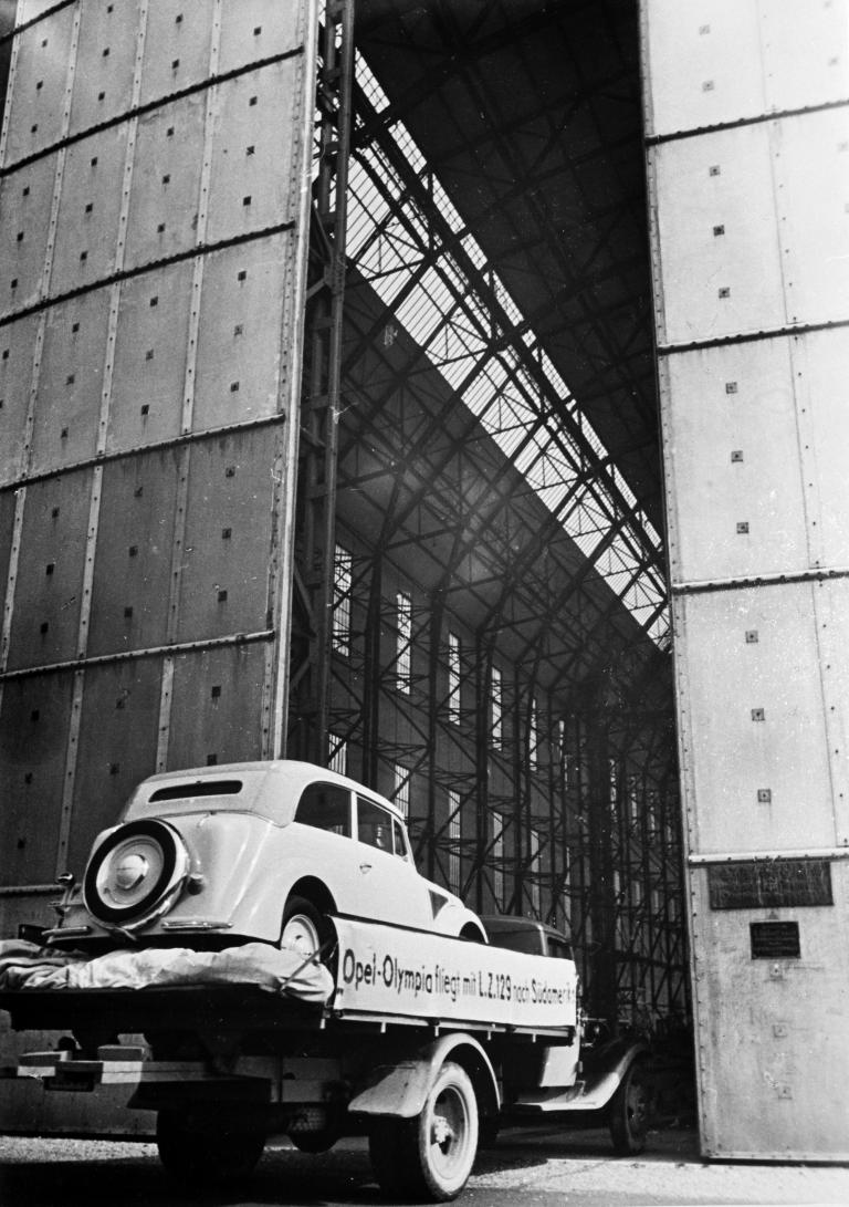125 Jahre Automobil: Ein Opel überquert als Erster den Atlantik per Luftfracht