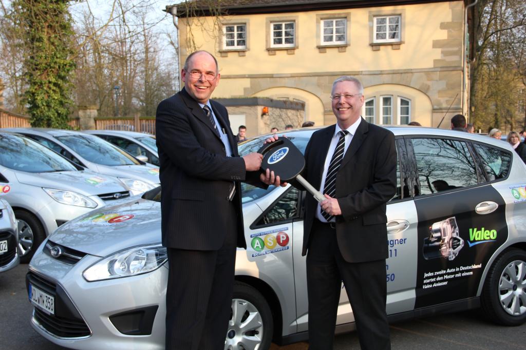 40 Ford C-Max für Werkstattkette 