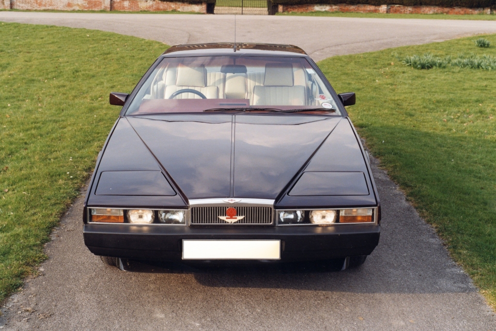 Aston Martin nutzte Lagonda noch als Modellbezeichnung für Oberklasselimousinen.