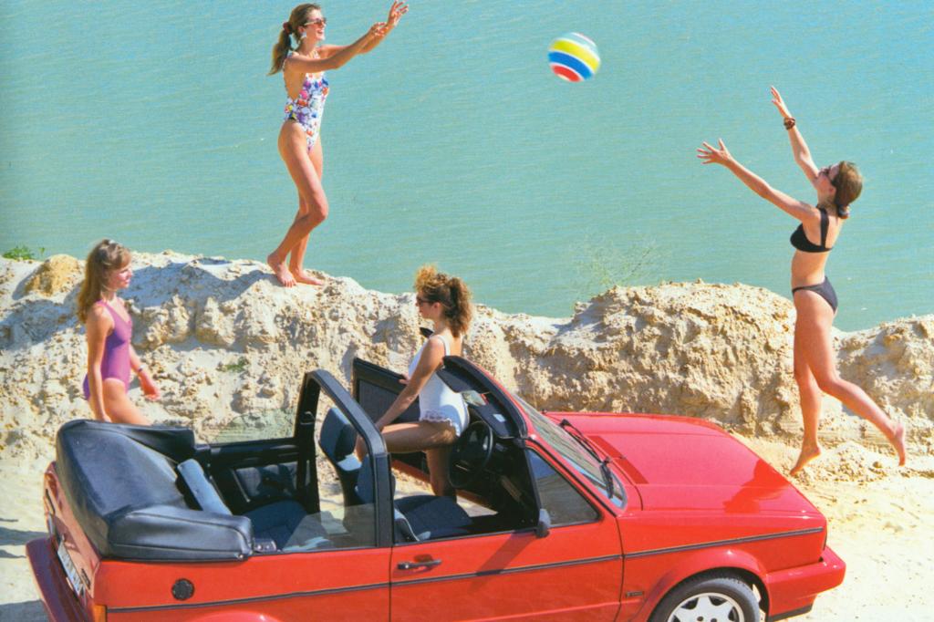 Auch am Strand macht das Cabrio eine gute Figur
