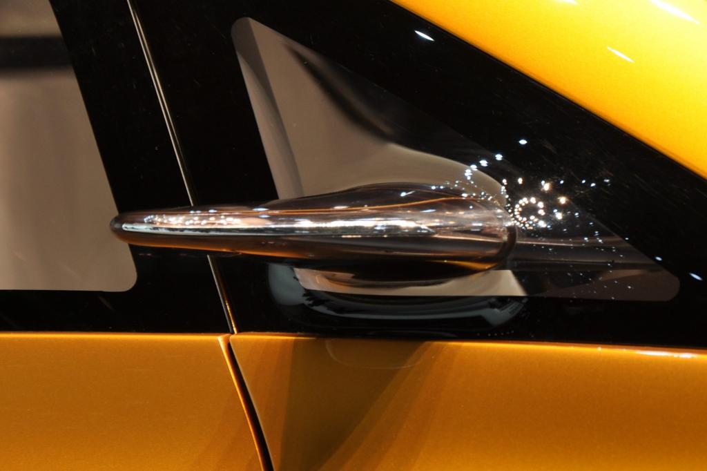 Auch die Renault Studie R-Space hat kleine Kameras an der Tür