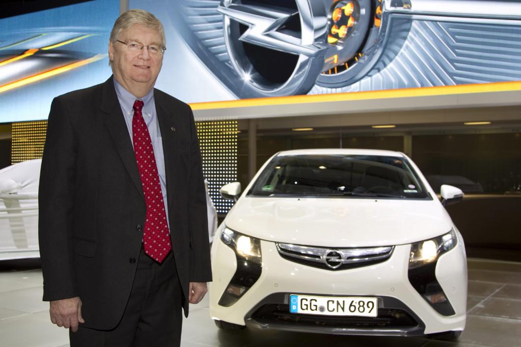 Auch ein kleines SUV soll die Modellpalette von Opel erweitern, wie Nick Reilly in Genf erklärt. 