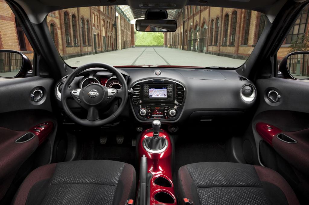 Auch im Innenraum des Nissan Juke entwickeln die Formen ein munteres Eigenleben