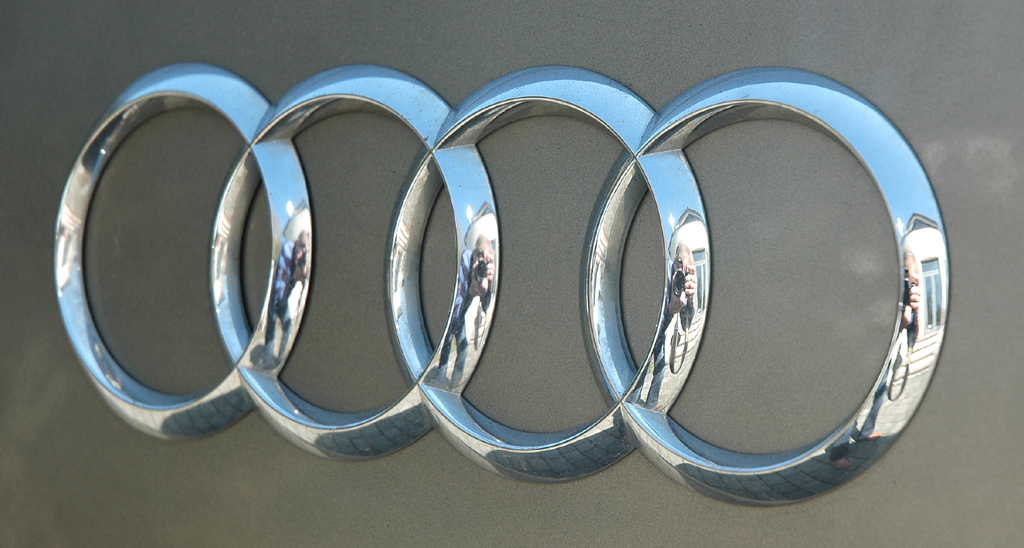 Audi A8: Die vier Markenringe sitzen hinten auf dem Kofferraumdeckel. 