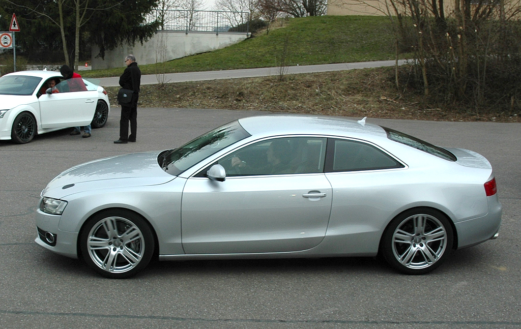 Audi-Leichtbau: Dieser 408-PS-Technikträger im A5-Kleid ist nur noch 1400 Kilo schwer. 