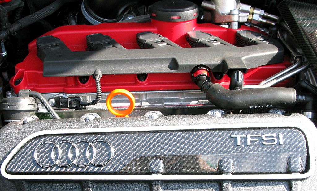 Audi RS3 Sportback: Blick unter die Haube des aufgeladenen 2,5-Liter-Fünfzylinders mit 340 PS. 