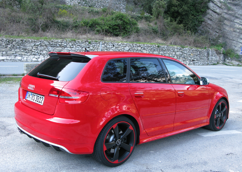 Audi RS3 Sportback: Heck-/Seitenansicht des Kompaktsportlers.