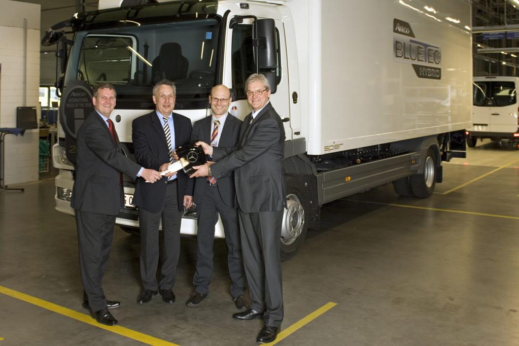 Auslieferung des Mercedes Atego BlueTec Hybrid-Lkw beginnt 