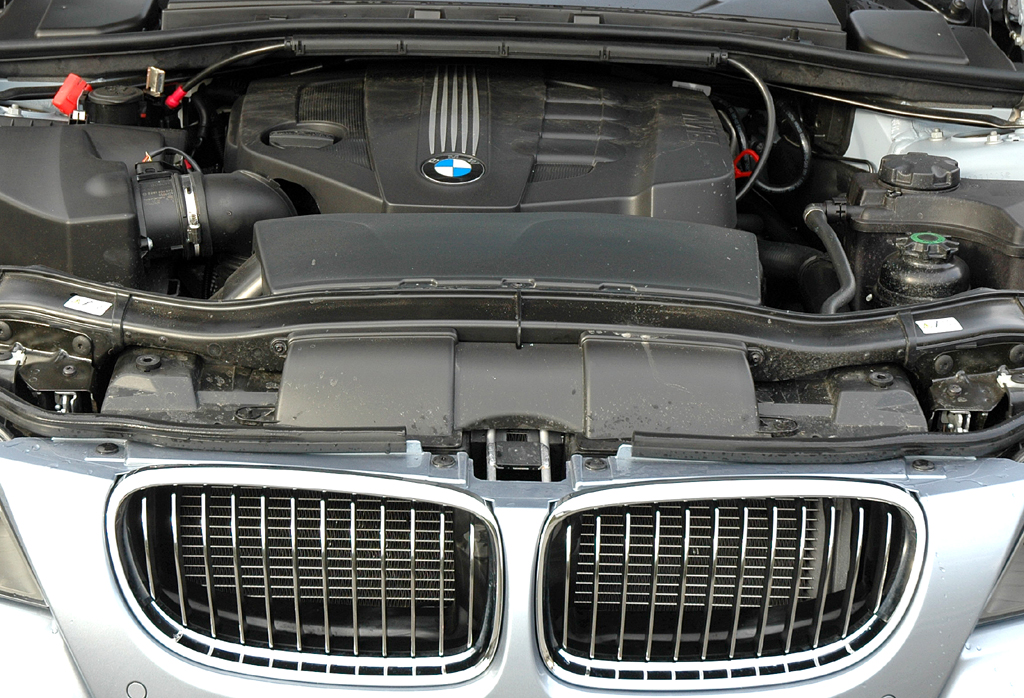 BMW 3er: ... mit dem 2,0-Liter-Aggregat.