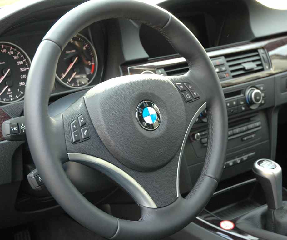 BMW 3er: Blick ins sportlich-funktionelle Cockpit.
