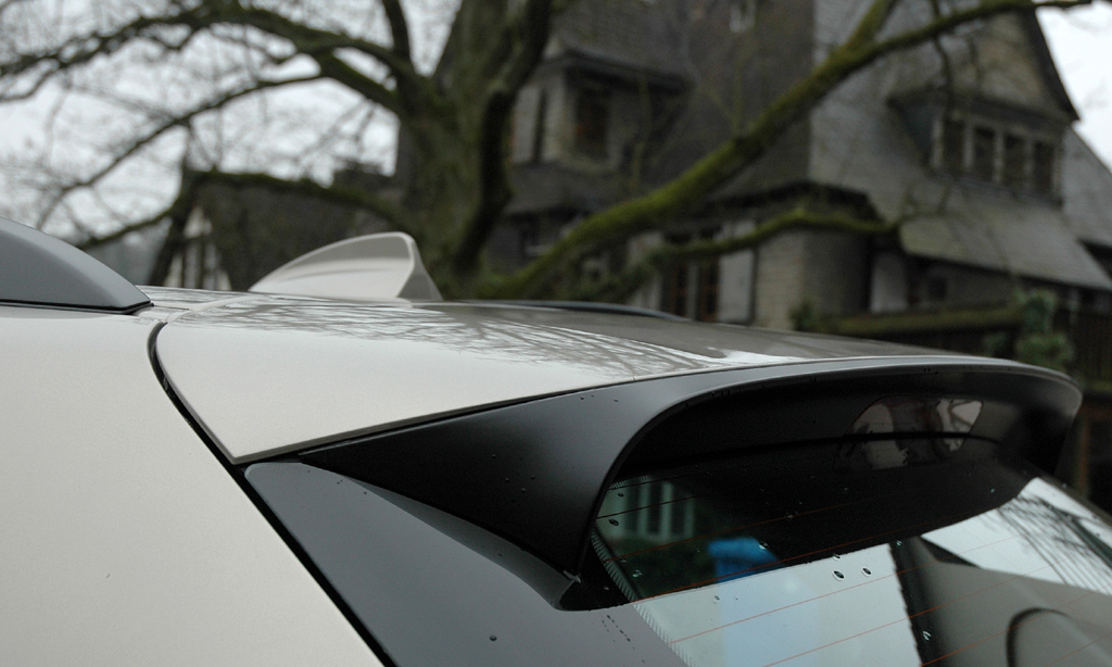 BMW X5 xDrive 40d: Am Heck ist ein Dachkantenspoiler angebracht. 