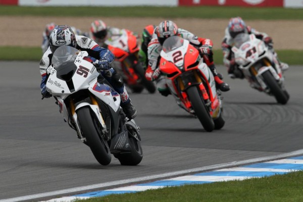 Checa und Melandri gewannen in Donington