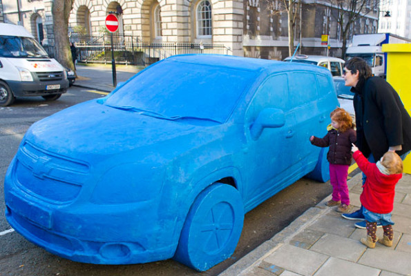 Chevrolet Orlando als lebensgroßes Knetauto in London