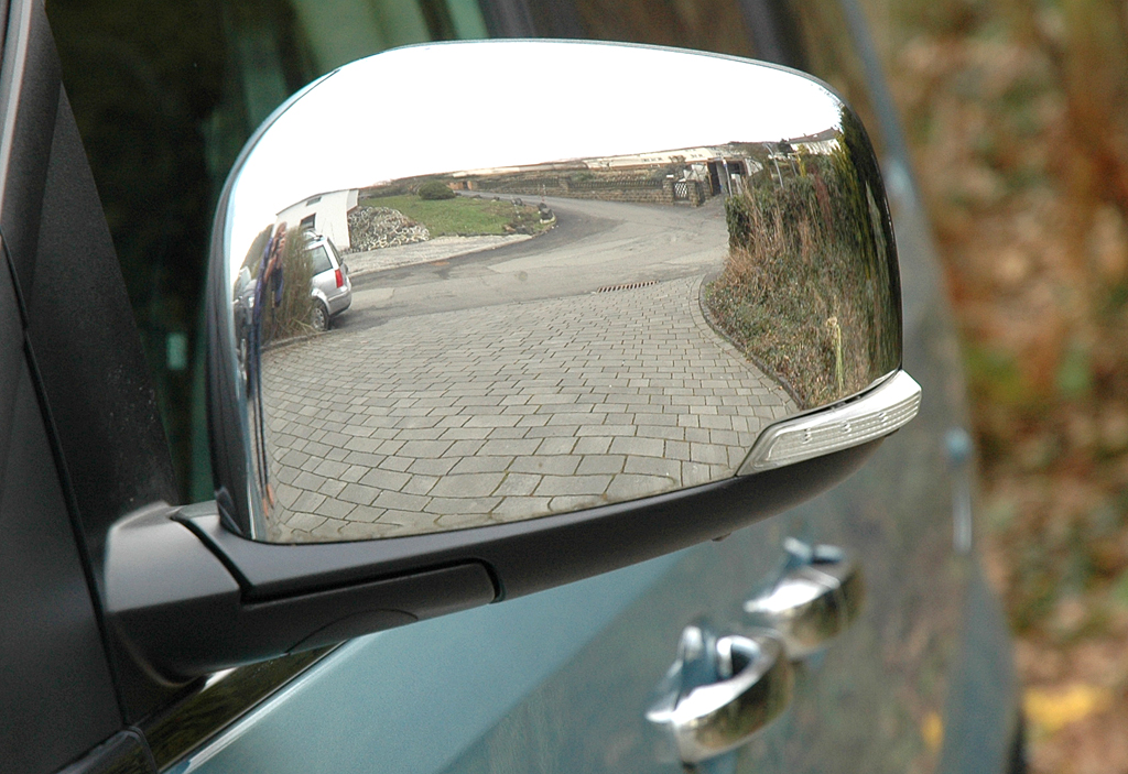 Chrysler Grand Voyager: Blick auf den Außenspiegel.