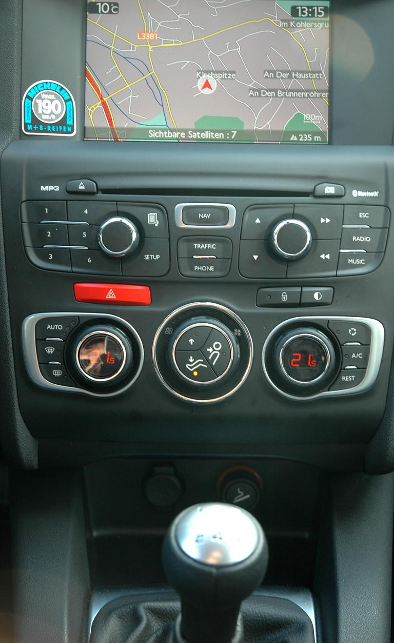 Citroën C4: Blick auf den mittleren Armaturenträger. 
