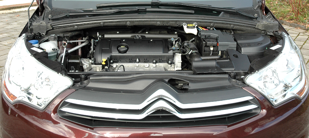 Citroën C4: Blick unter die Motorhaube des 1,6-Liter-Vierzylinders. 