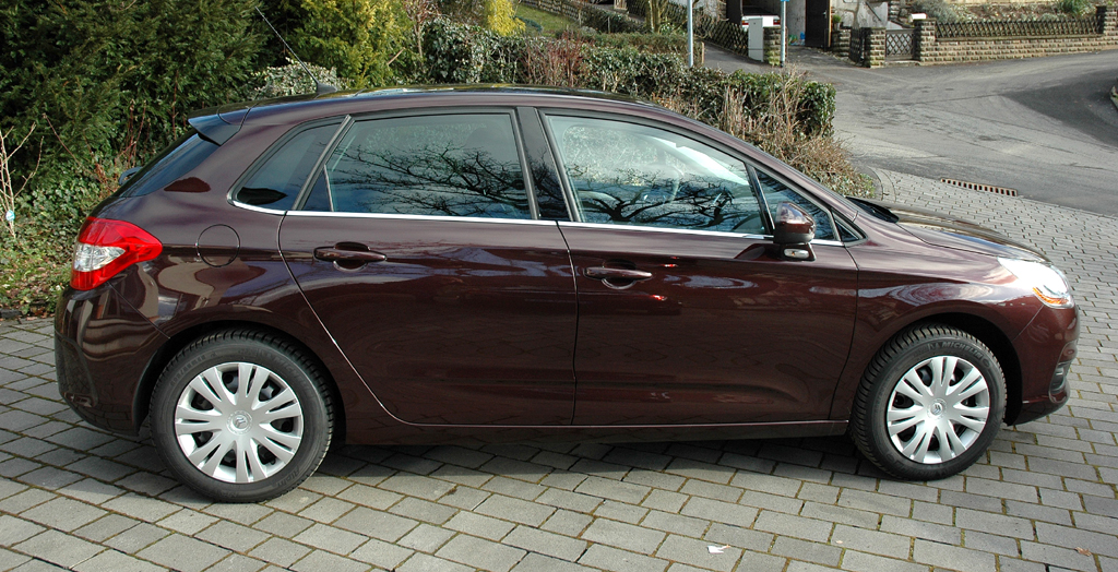 Citroën C4: Und so sieht der kompakte Franzose von der Seite aus.
