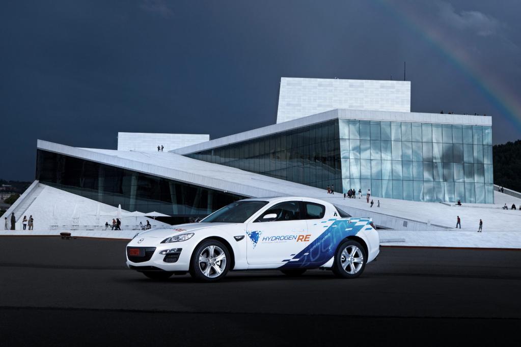 Den RX-8 hat Mazda mit einem Wasserstoffantrieb ausgerüstet. 
