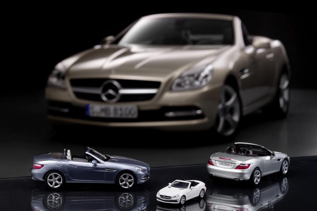 Den neuen SLK gibt es als Modellauto in drei verschiedenen Größen. 