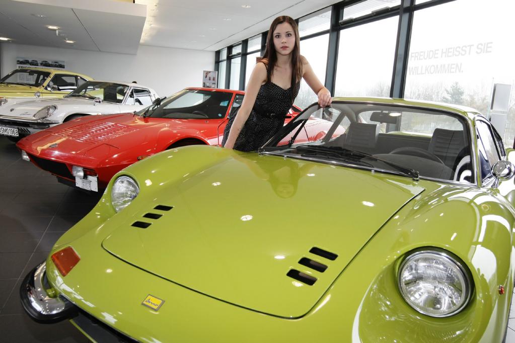 Der Ferrari Dino 246 GT kann auf der Retro Classics Seite an Seite mit dem Lancia Stratos bewundert werden. 
