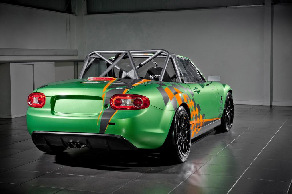 Der Mazda wiegt nur noch 850 Kilogramm