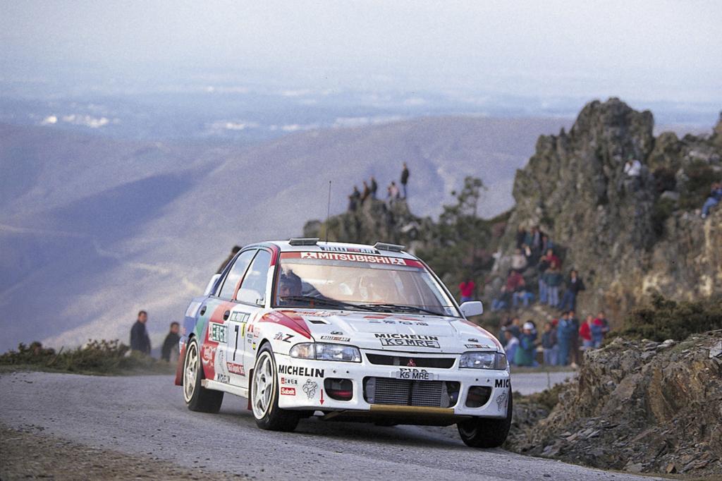 Der Mitsubishi Lancer Evo 1993 bei einer Rallye in Portugal