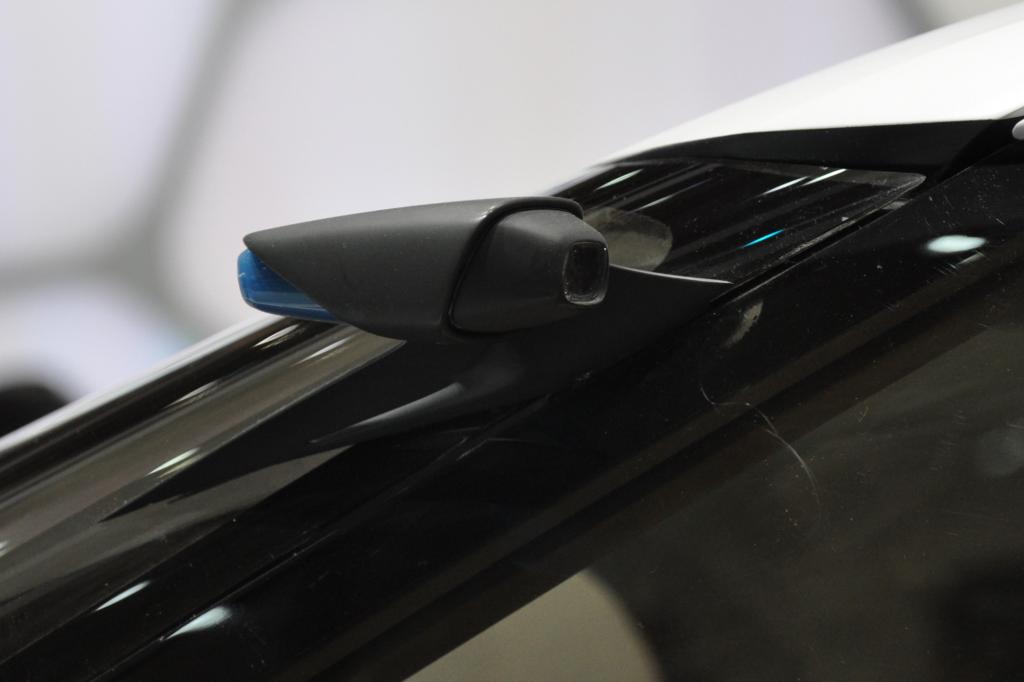 Die Kamera blickt vor und zurück beim Concept Car Curb