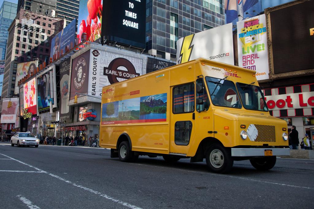 Die Pakete liefern in New York nun 50 Hybrid-Transporter. 