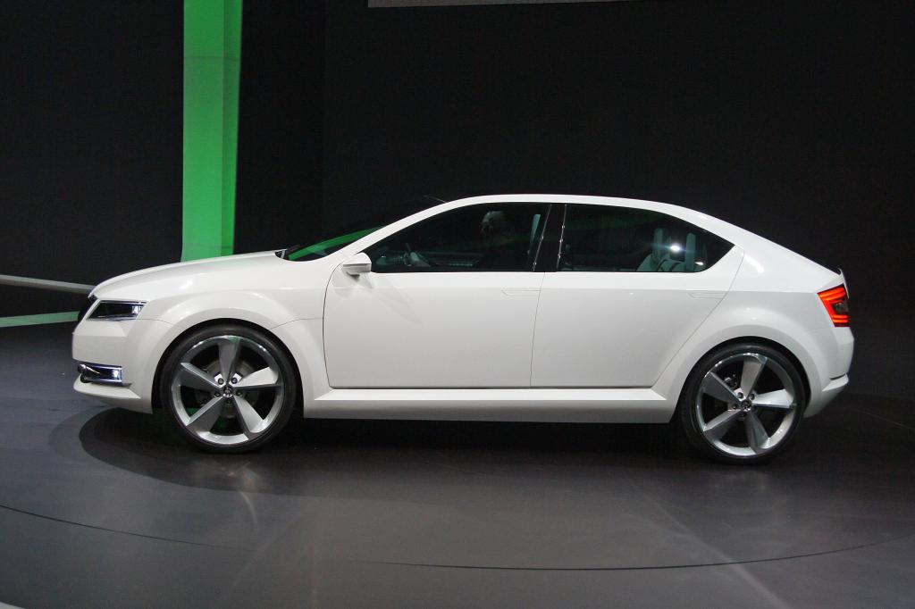 Die Skoda-typische, nach oben schwingende B-Säule verschwindet
