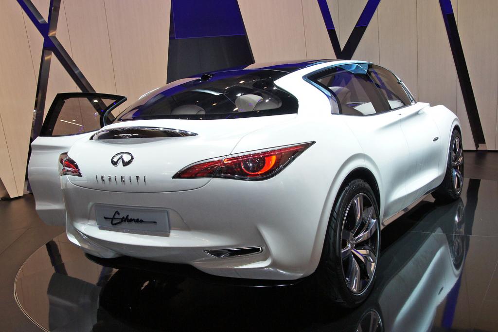 Die geschwungene C-Säule soll Infiniti-Stilmerkmal werden