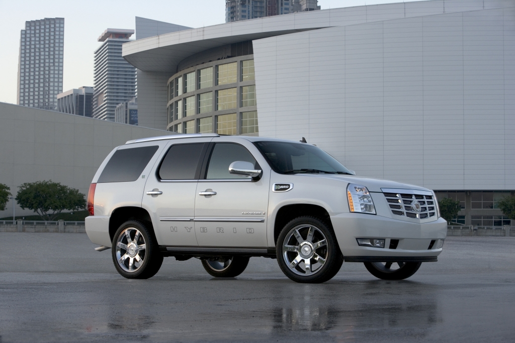 Eine Wuchtbrumme in amerikanischer Manier ist der Cadillac Escalade Hybrid. 