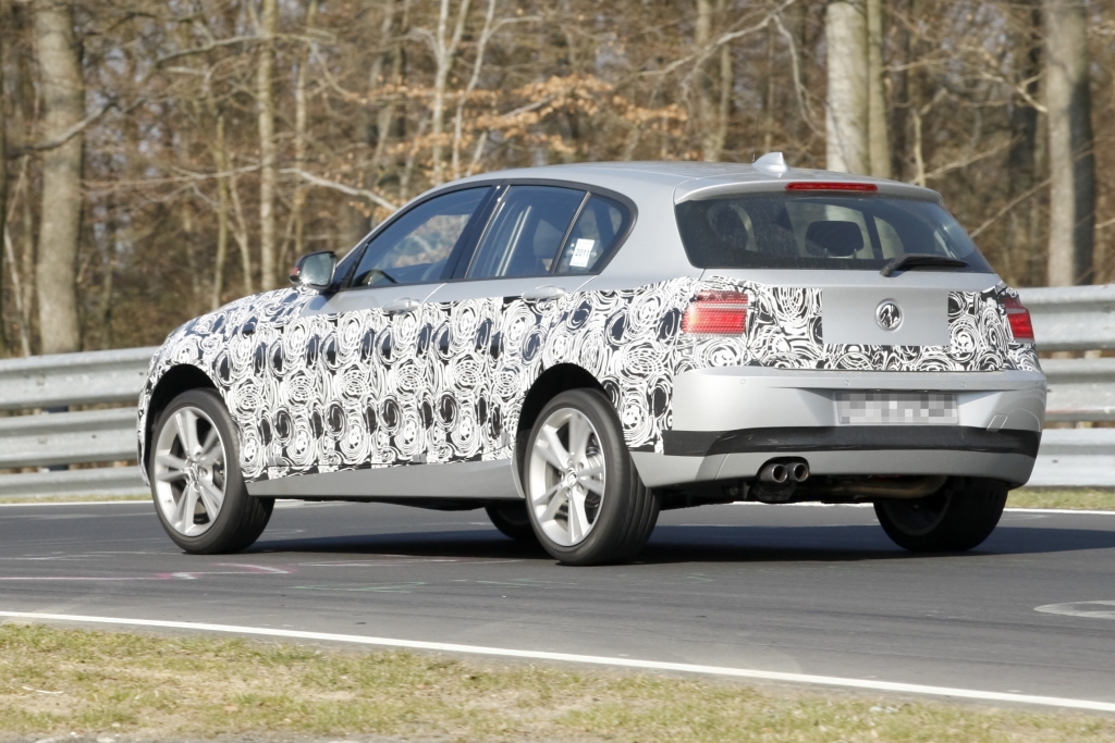 Erwischt: Erlkönig BMW 1er – Neue Nummer eins -- Die offizielle Präsentation soll noch in diesem Jahr auf der IAA in Frankfurt stattfinden. Der Einführungspreis dürfte sich dabei um die 25.000 Euro bewegen. | fotos: lehmann photo-syndication