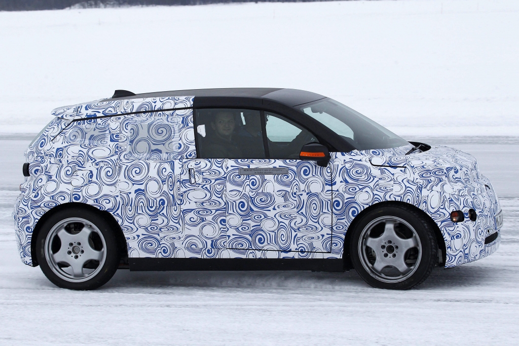 Erwischt: Erlkönig BMW i3 – Premium-Stromer im hohen Norden -- Angetrieben wird das Elektrofahrzeug von 130 PS starken Elektromotoren. Als Zeitpunkt der Einführung geben die Bajuwaren 2014 an. | fotos: lehmann photo-syndication