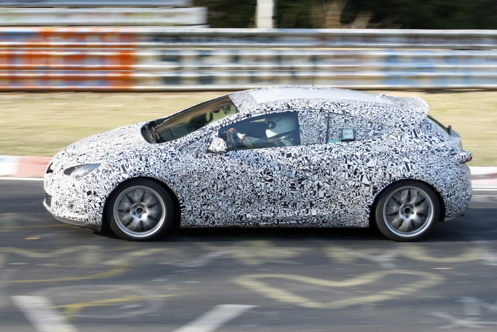 Erwischt: Erlkönig Opel Astra GTC OPC – Astra im Tiefflug