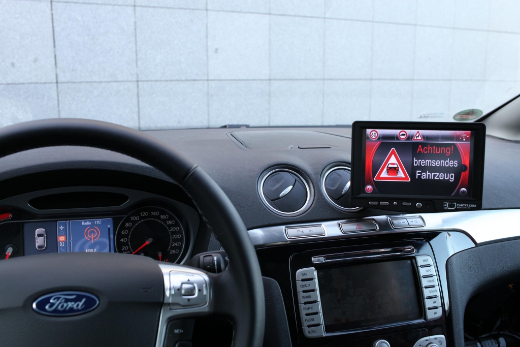 Ford Verkehrssicherheit: Autos sprechen mit Ampeln und untereinander