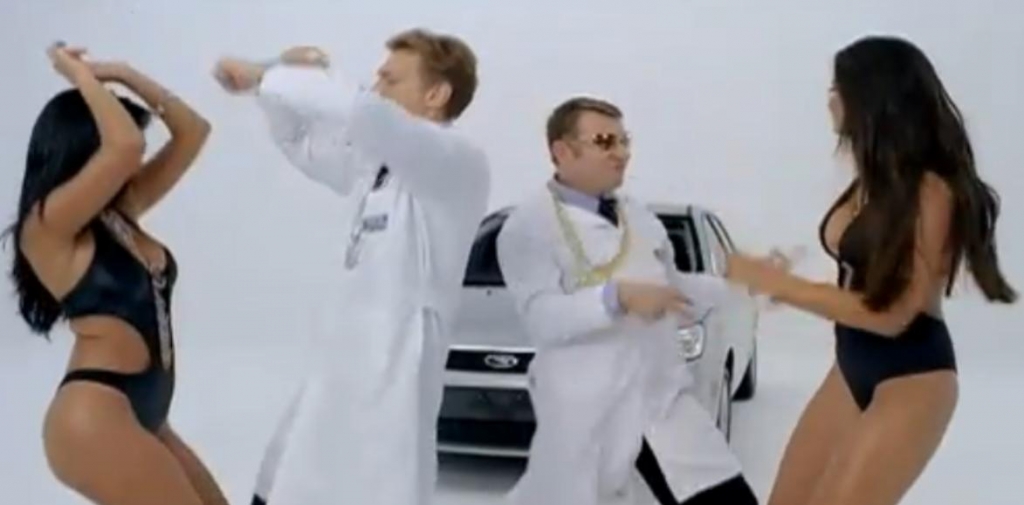 Ford verklagt Nissan wegen sexy Rap-Werbespot